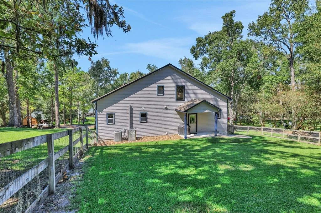 Photo of 120 Lake Oaks Boulevard