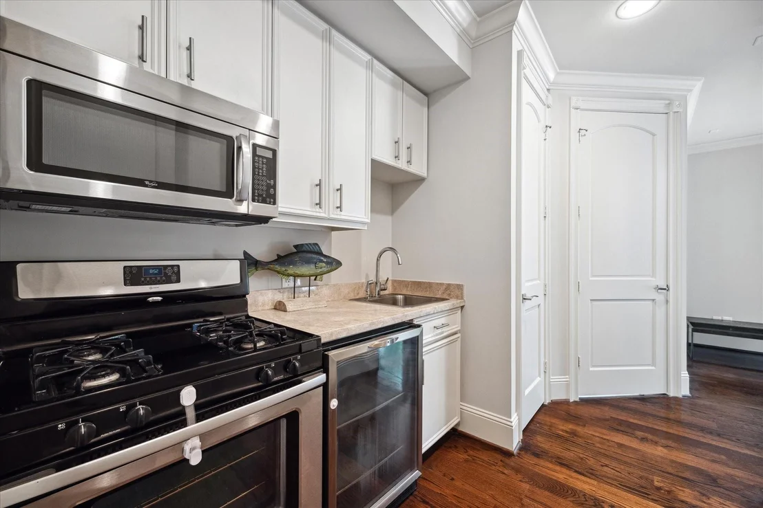 Photo of 2247 Bartlett Street