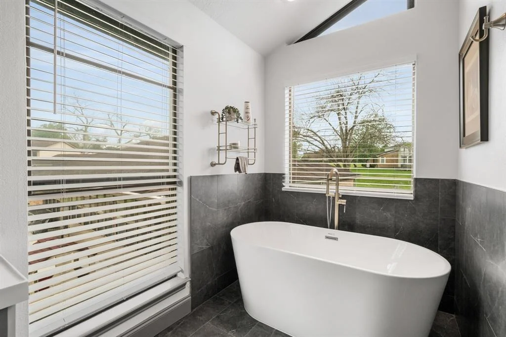 Photo of 1022 Lake View Drive