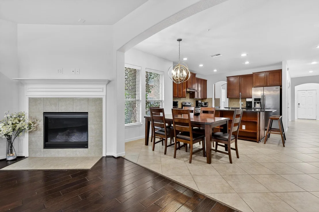 Photo of 25427 Lisburn Drive