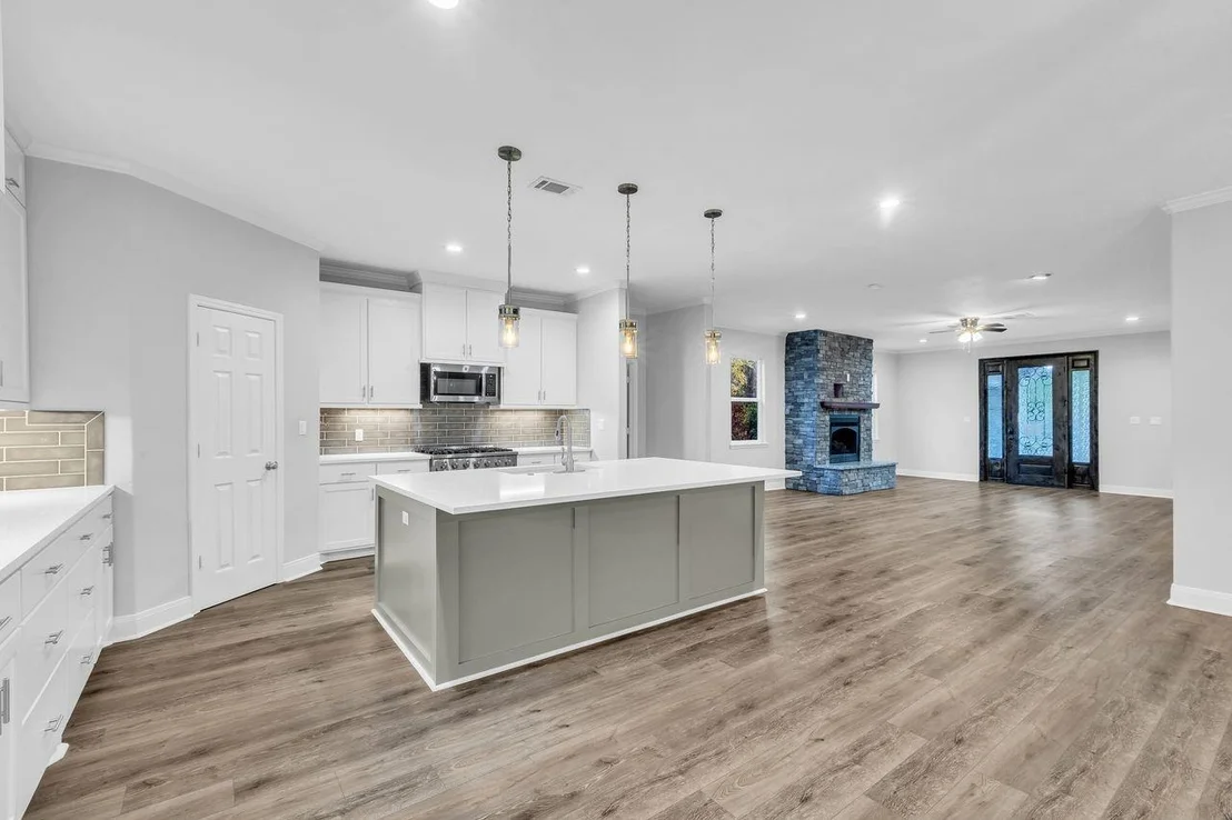 Photo of 83 White Oak Drive N
