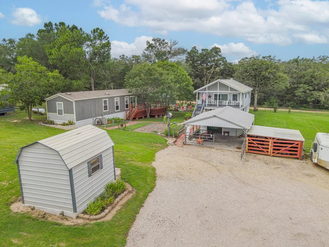 Photo of 637 Lakeview Drive