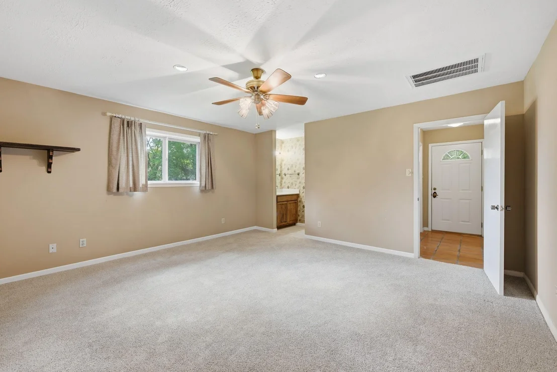 Photo of 806 Mary Lake Drive