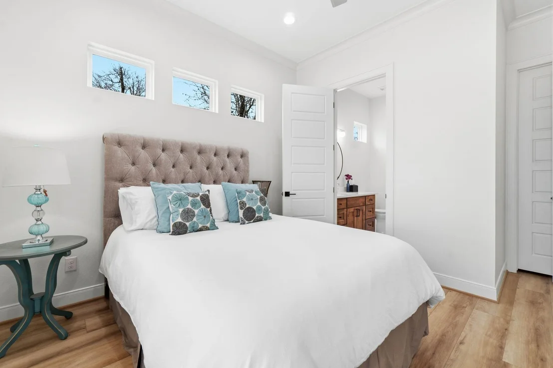 Photo of 255 Peninsula Drive