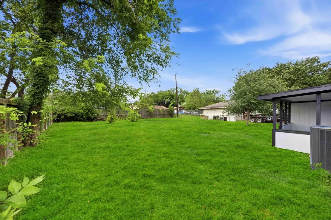 Photo of 9723 Oldcrest Drive