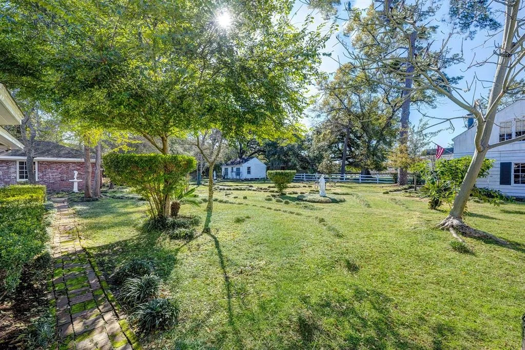 Photo of 5 E Rivercrest Drive