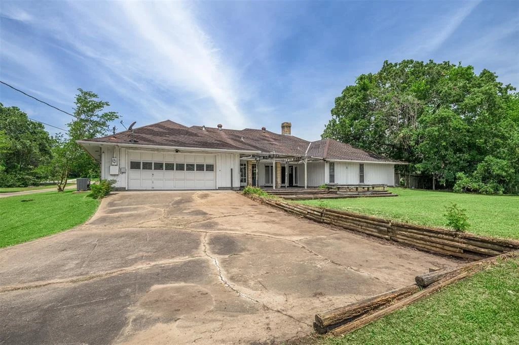 Photo of 207 Oak Hill Drive