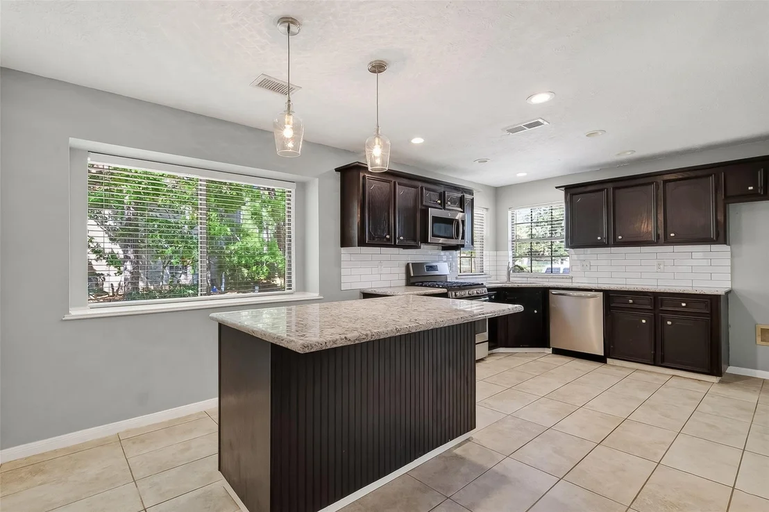 Photo of 1015 Oak Leaf Street