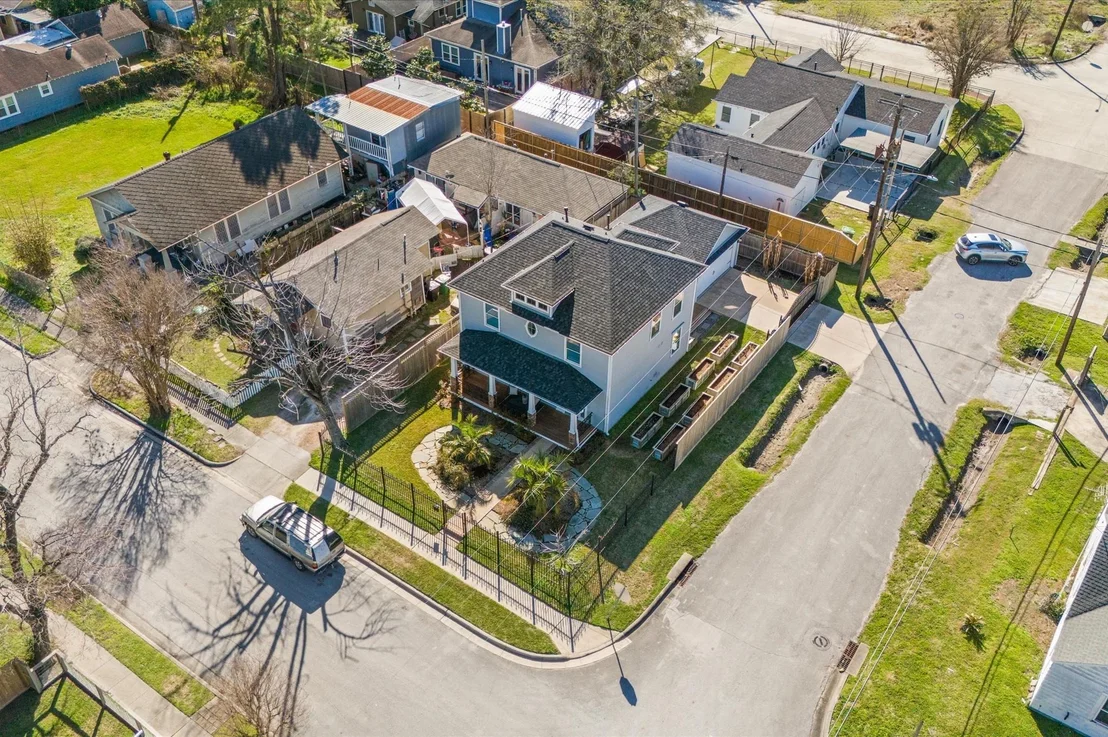 Photo of 1111 Walton Street