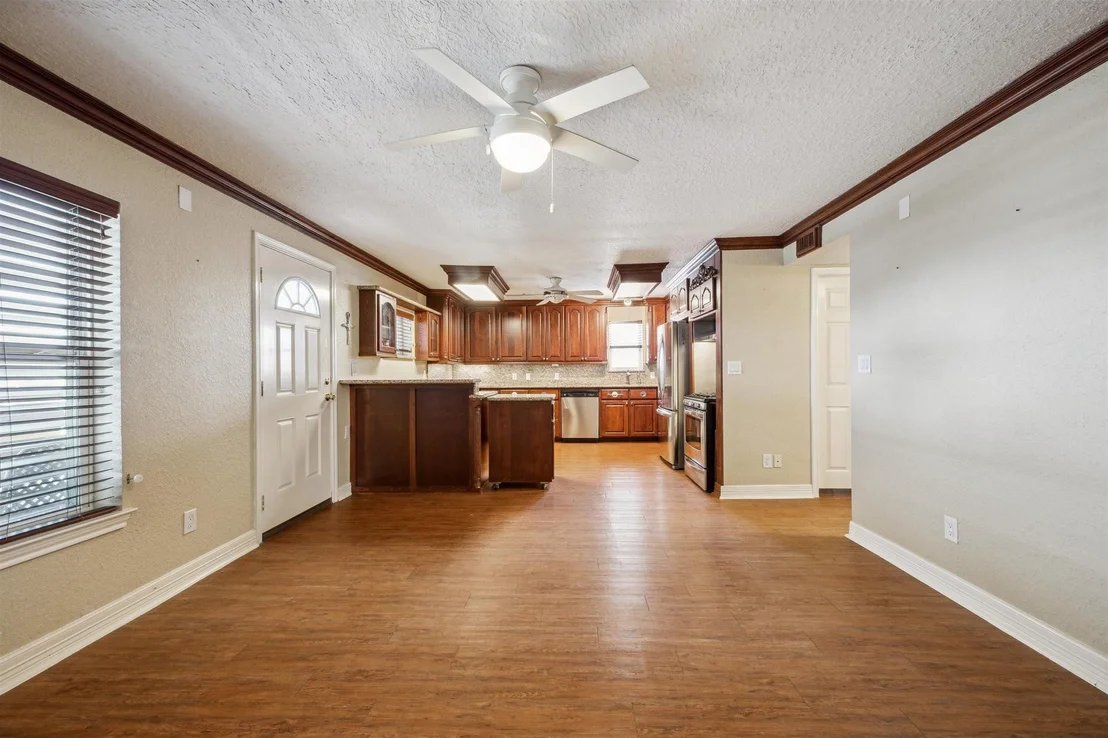 Photo of 33 Lakeside Drive