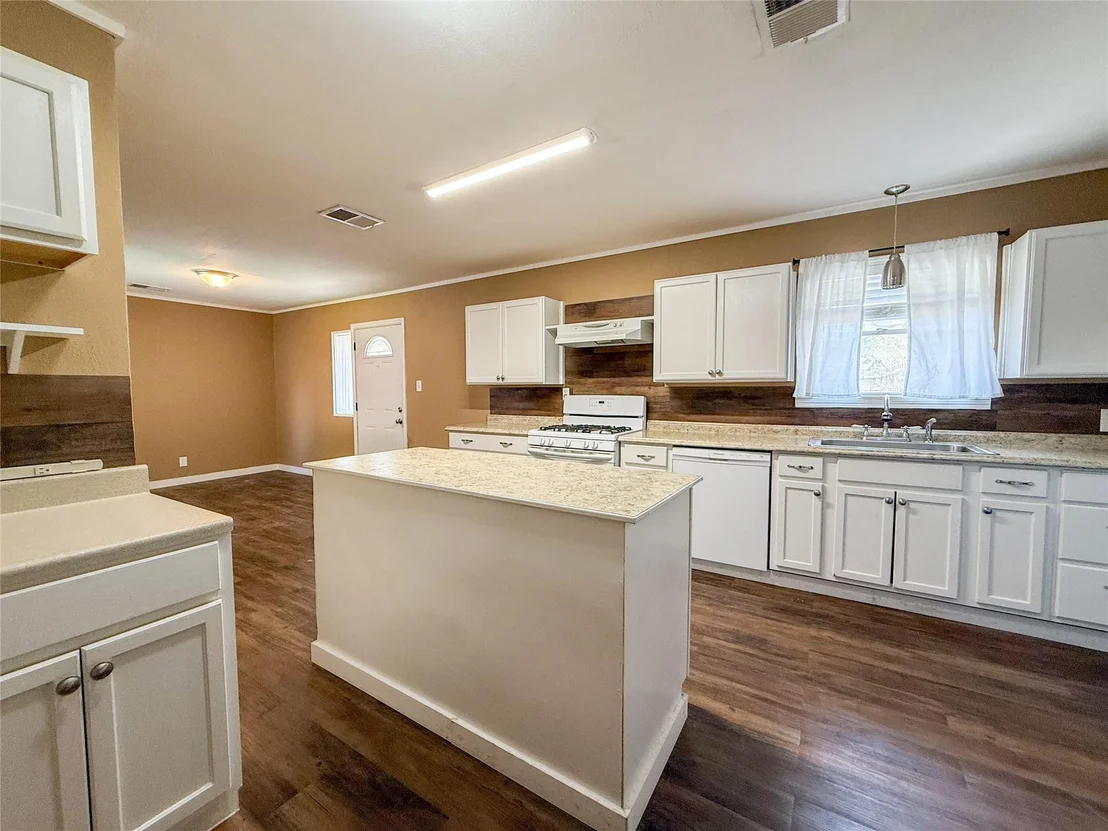 Photo of 3321 Tanglebriar Drive