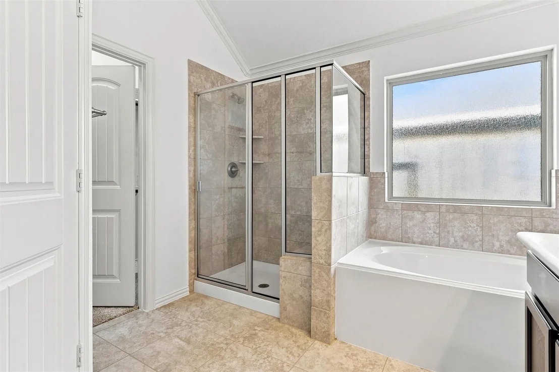 Photo of 637 Maple Point Drive E