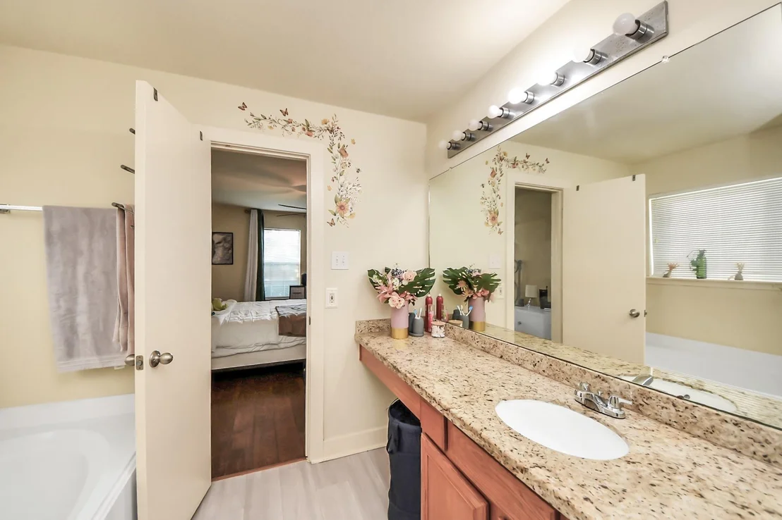 Photo of 20826 Settlers Lake Cir N Circle