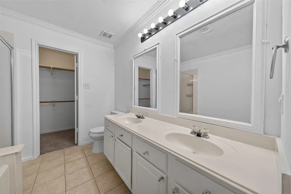 Photo of 130 S Walden Elms Circle