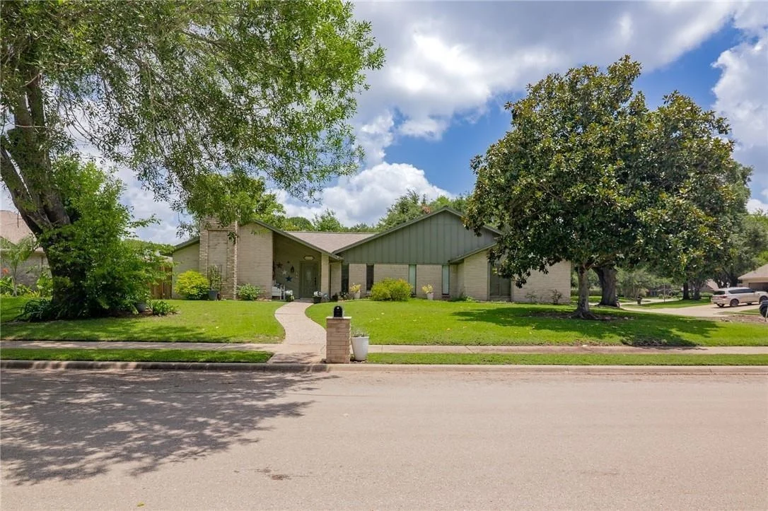 Photo of 602 Chimney Rock Drive
