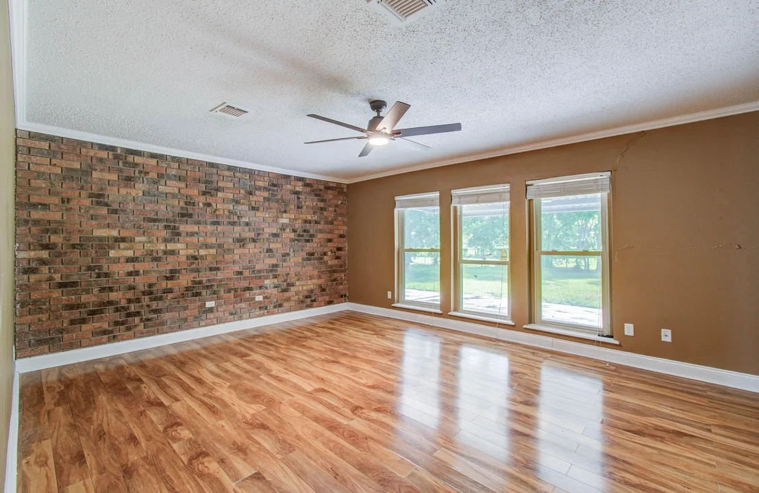Photo of 123 W Circle Drive