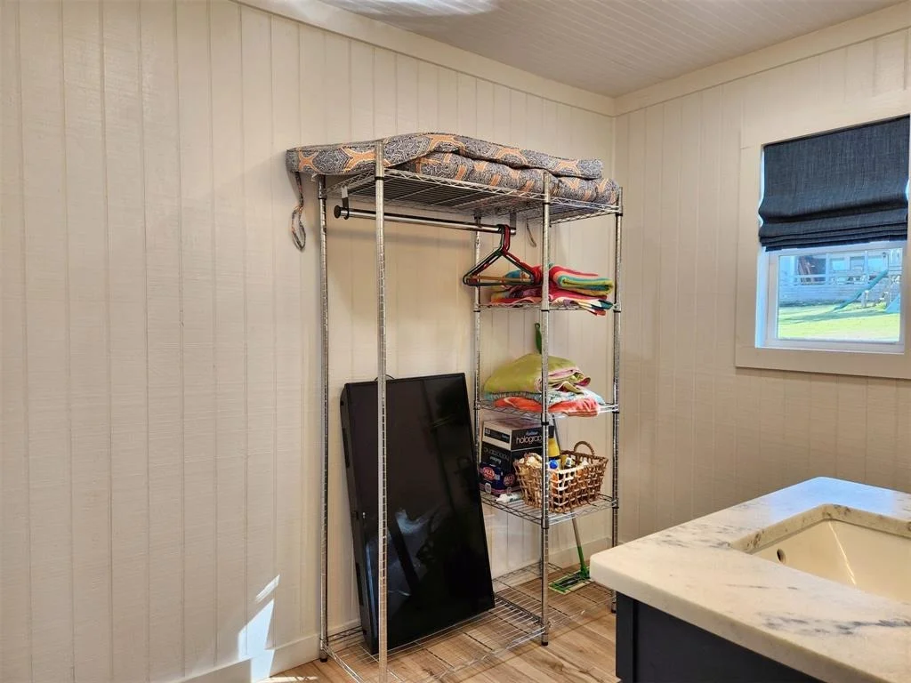 Photo of 15490 Lakeside Drive