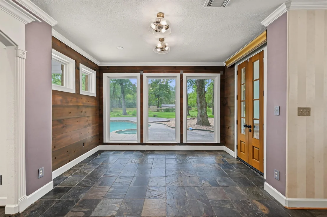 Photo of 10933 Lake Forest Drive