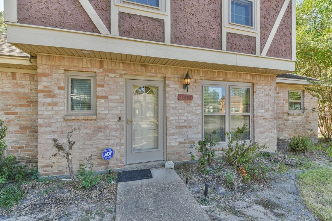 Photo of 1602 N Hollow Drive