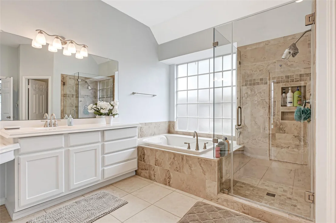 Photo of 1302 Blackthorne Drive