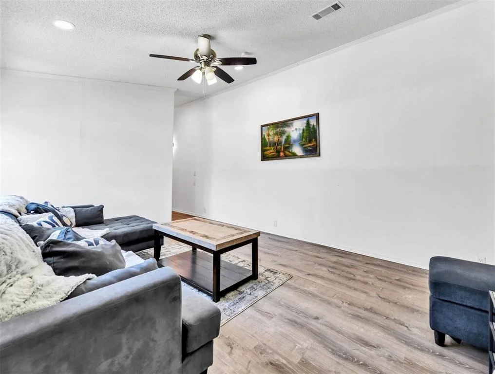 Photo of 336 River Oaks Drive