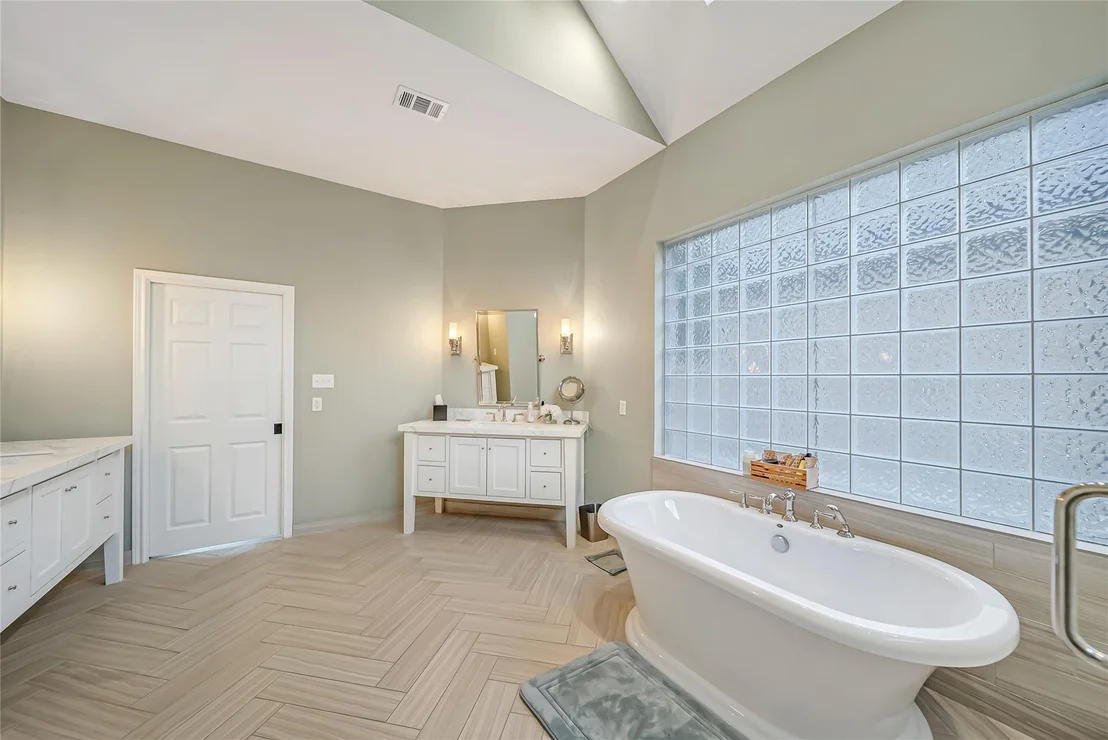 Photo of 318 Bayshore Drive