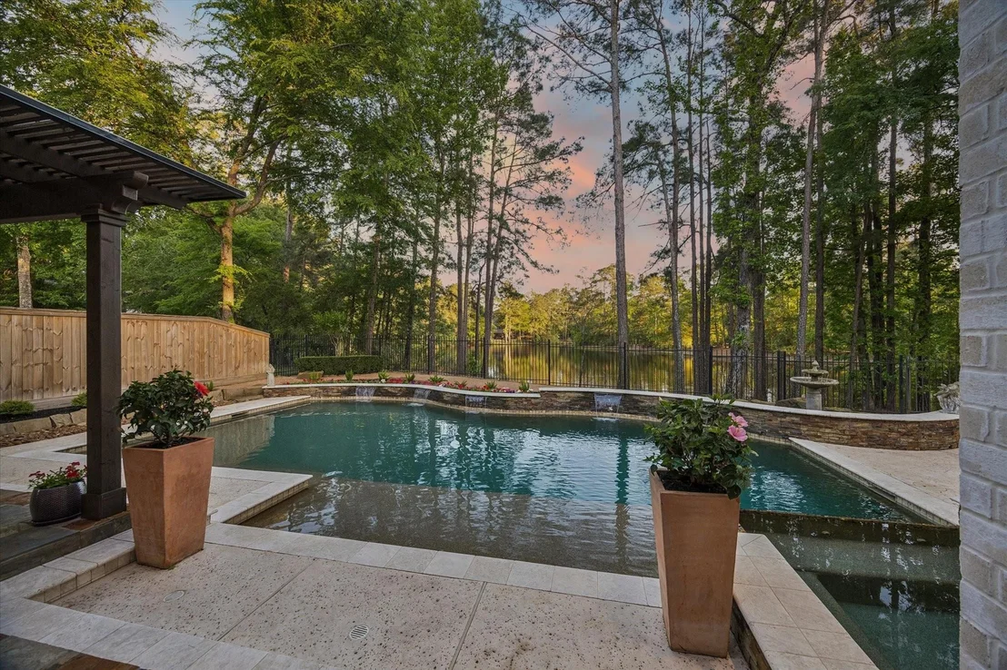 Photo of 6 E Lakemist Circle