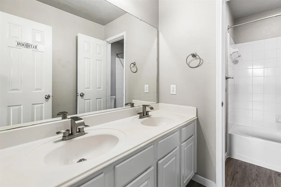 Photo of 6703 Walnut Square