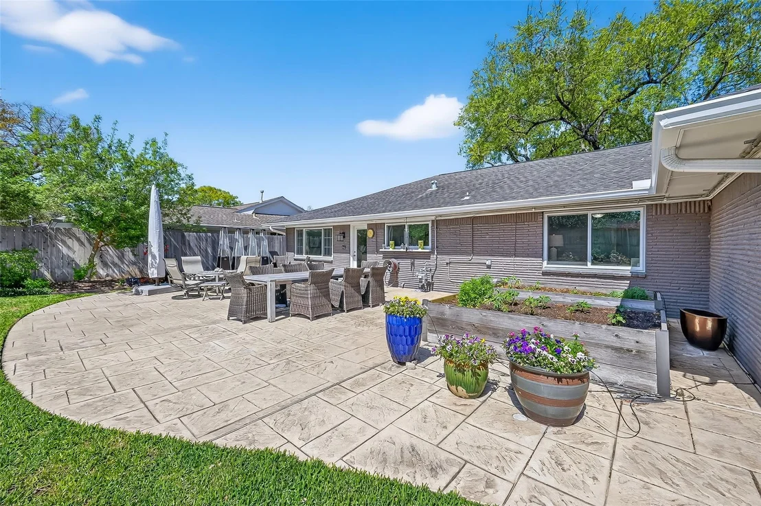Photo of 4325 Willowbend Boulevard