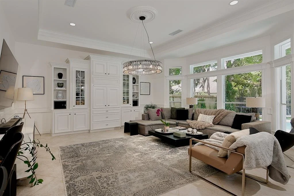 Photo of 26 W Fairbranch Circle