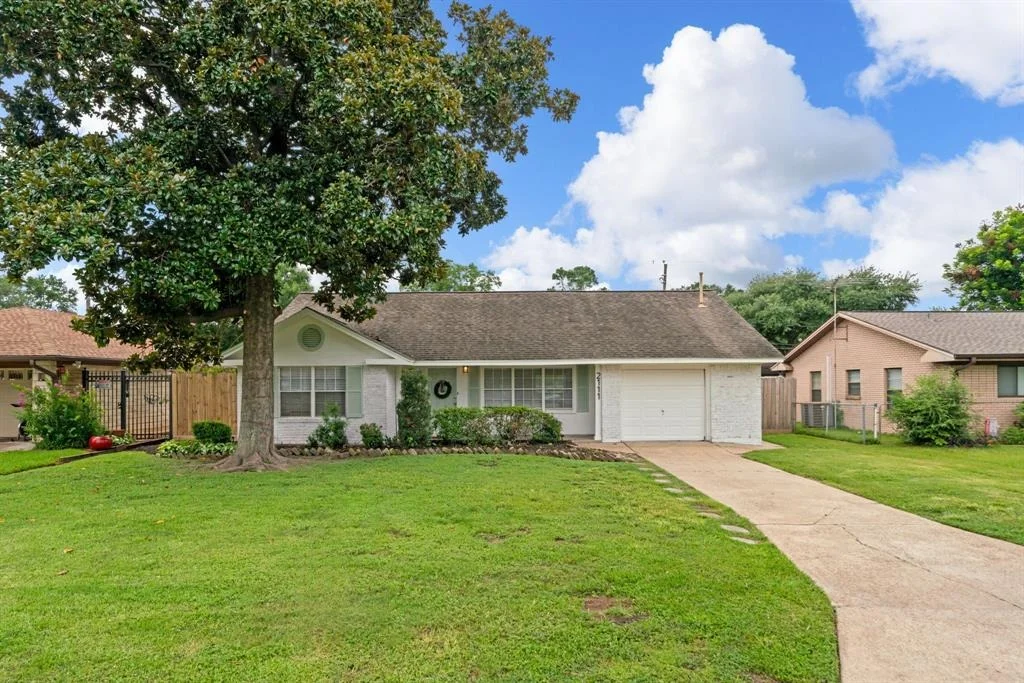 Photo of 2111 Bron Holly Drive