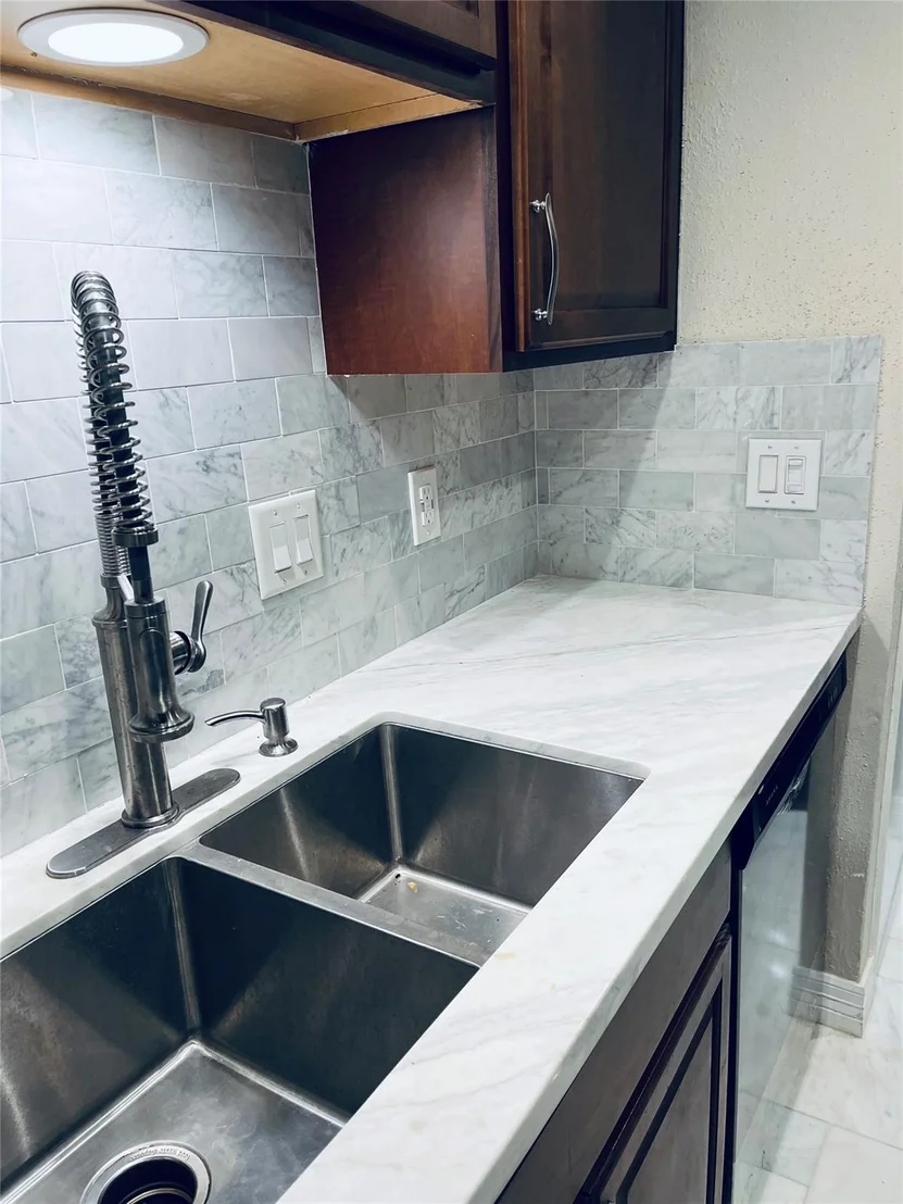 Photo of Unit 85 at 7575 Katy Freeway