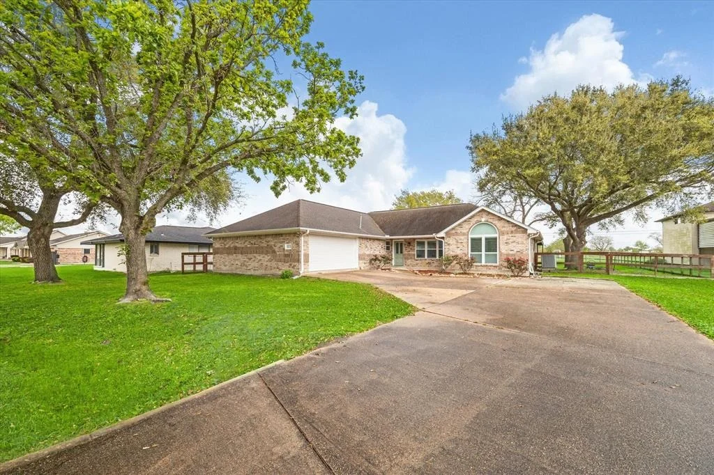 Photo of 1613 Willow View Street