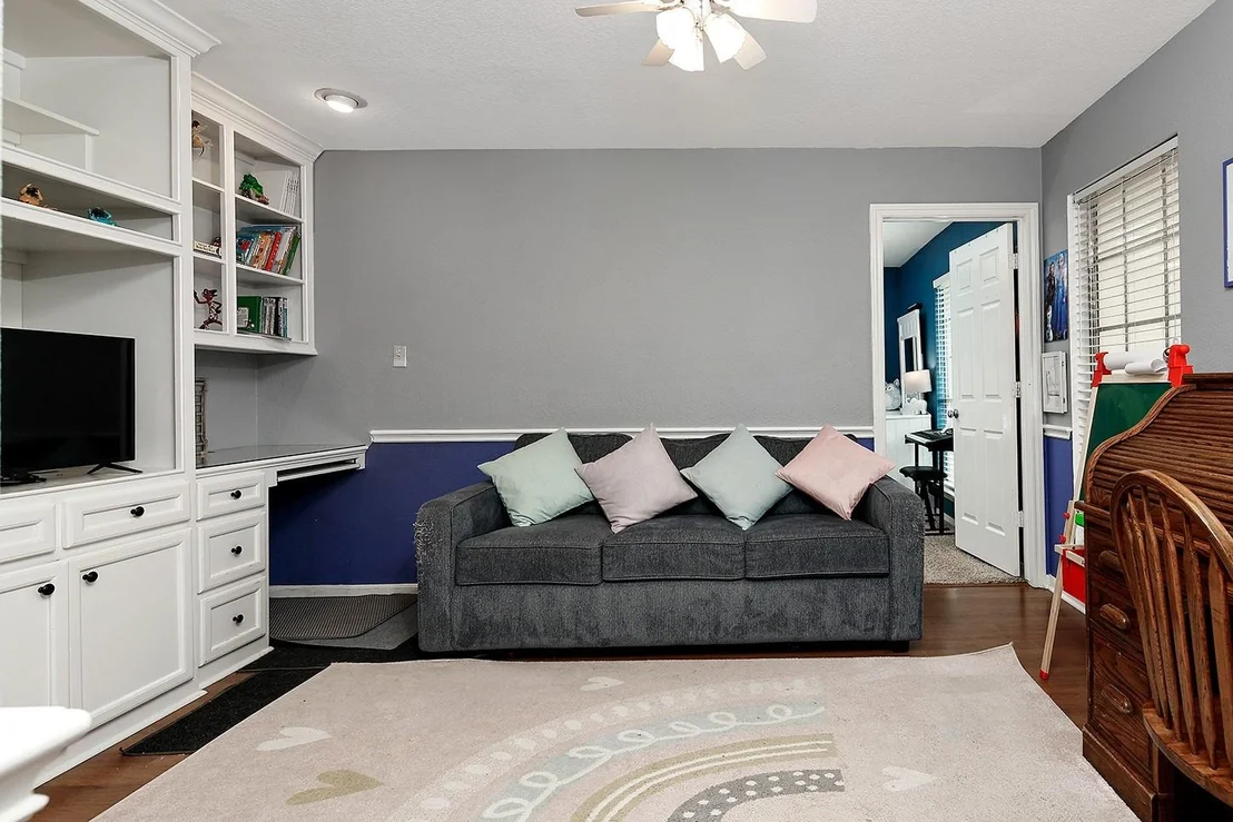 Photo of 722 W Clady Drive