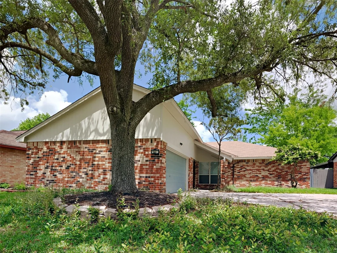 Photo of 15227 Dunstable Lane