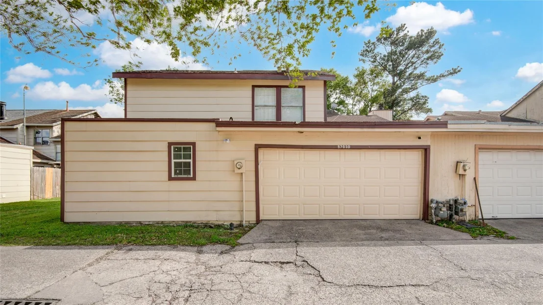 Photo of Unit D at 5703 Easthampton Drive