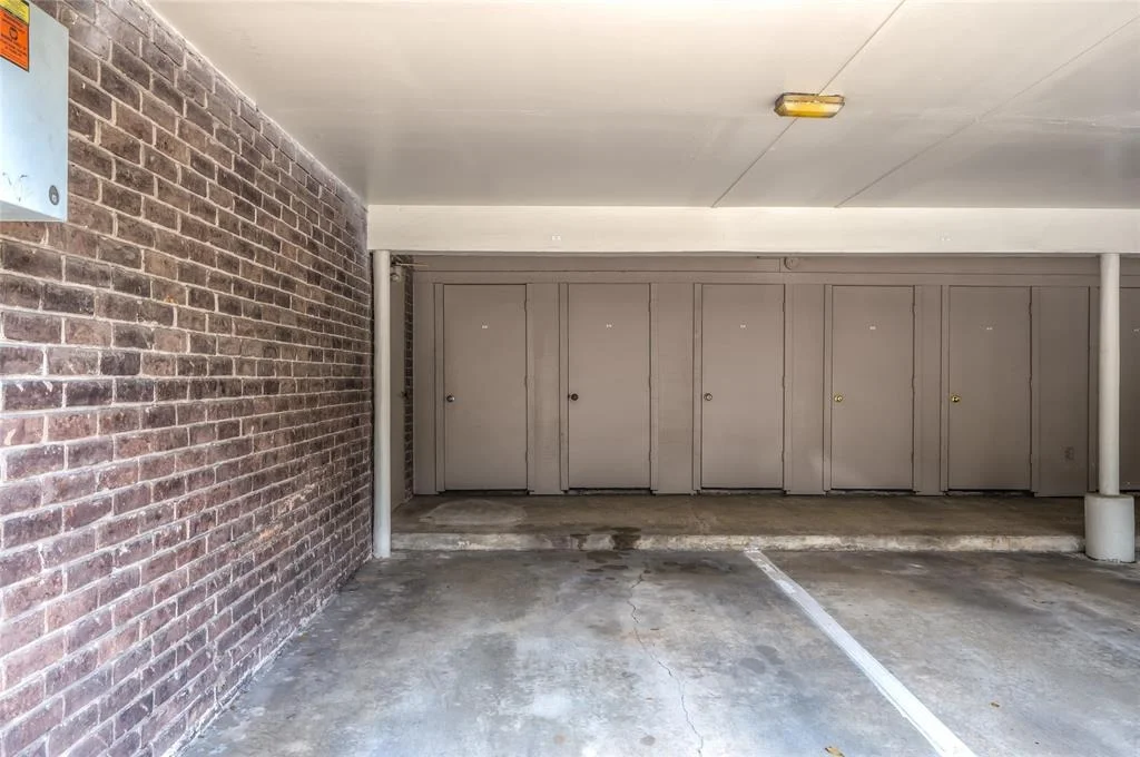 Photo of Unit 7 at 7575 Katy Freeway