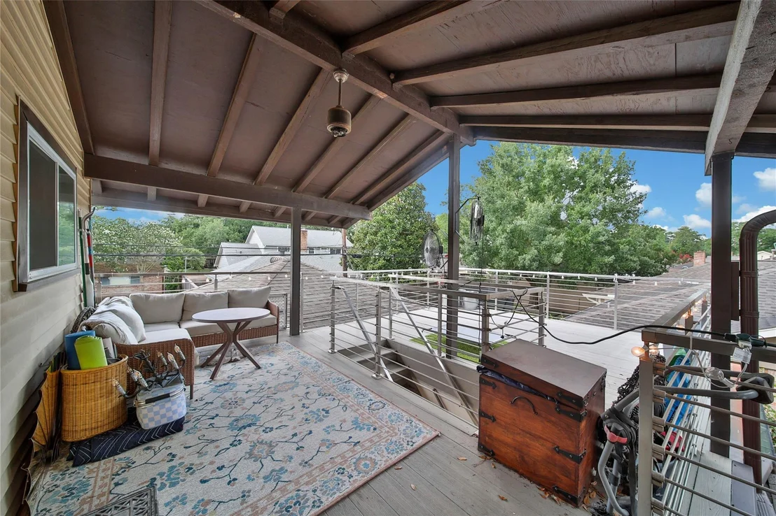 Photo of 1030 Chantilly Lane