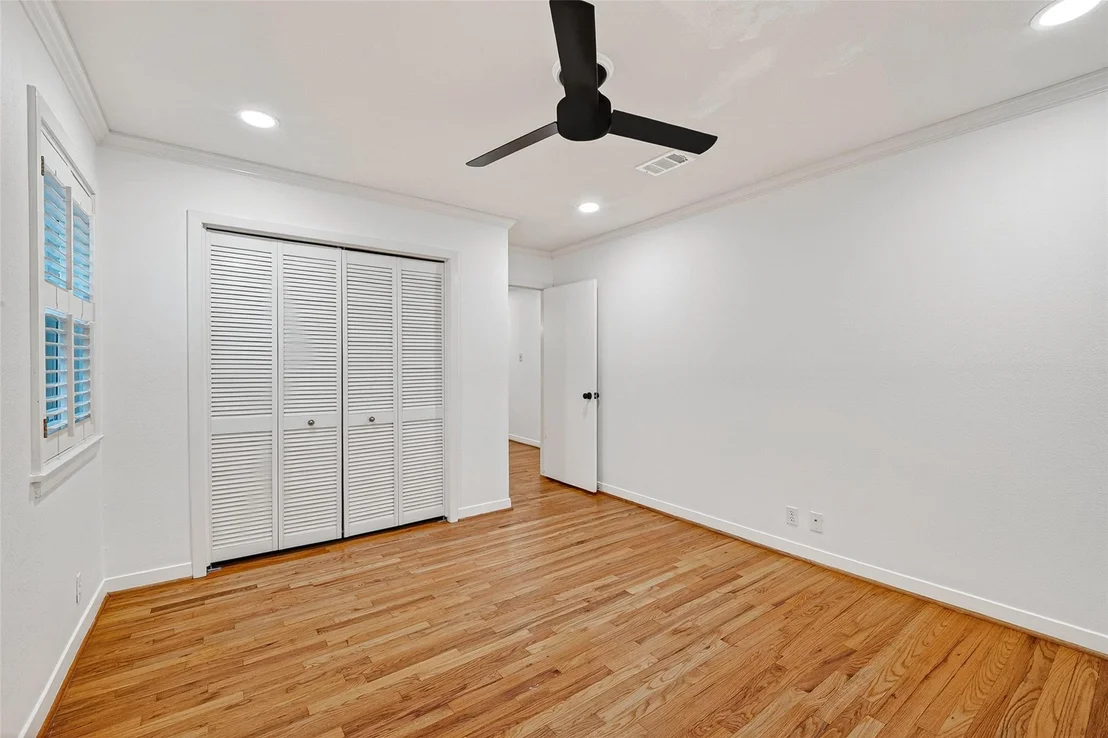 Photo of 5006 Creekbend Drive