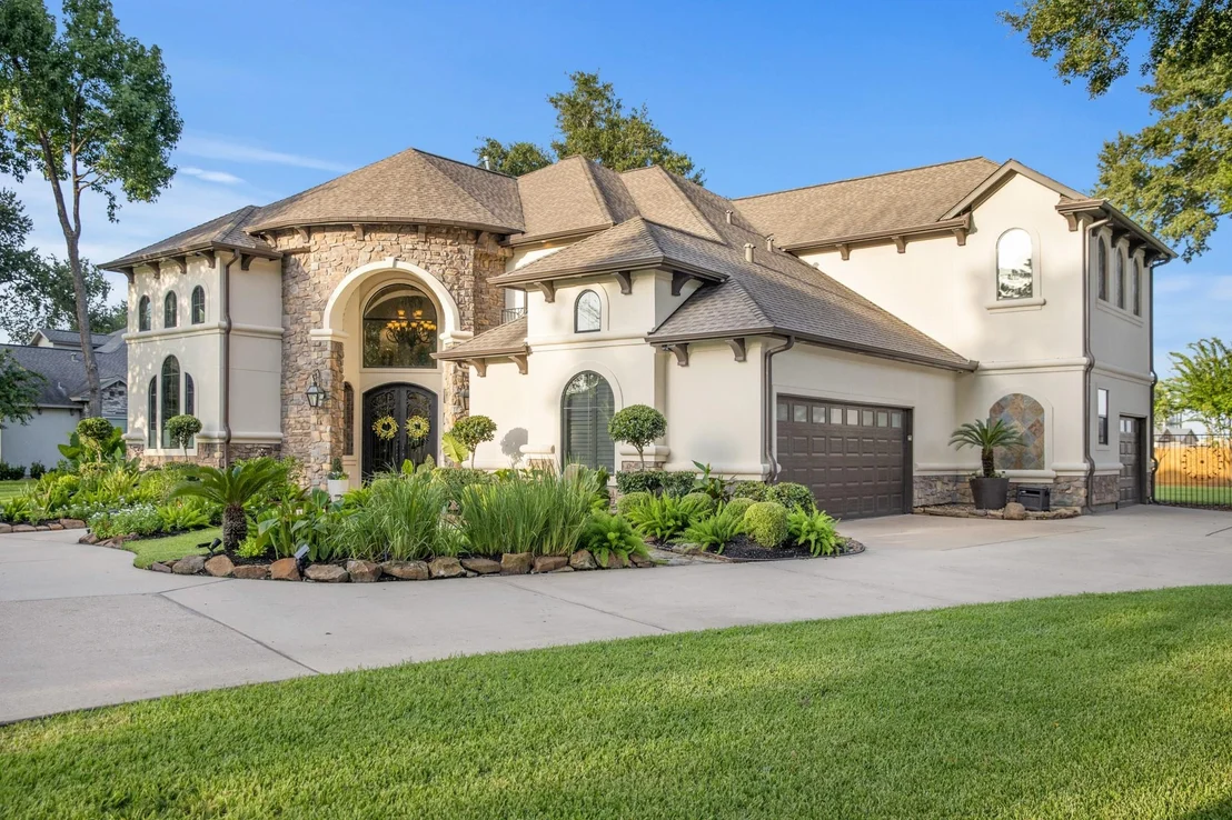 Photo of 17108 Lakeway Park