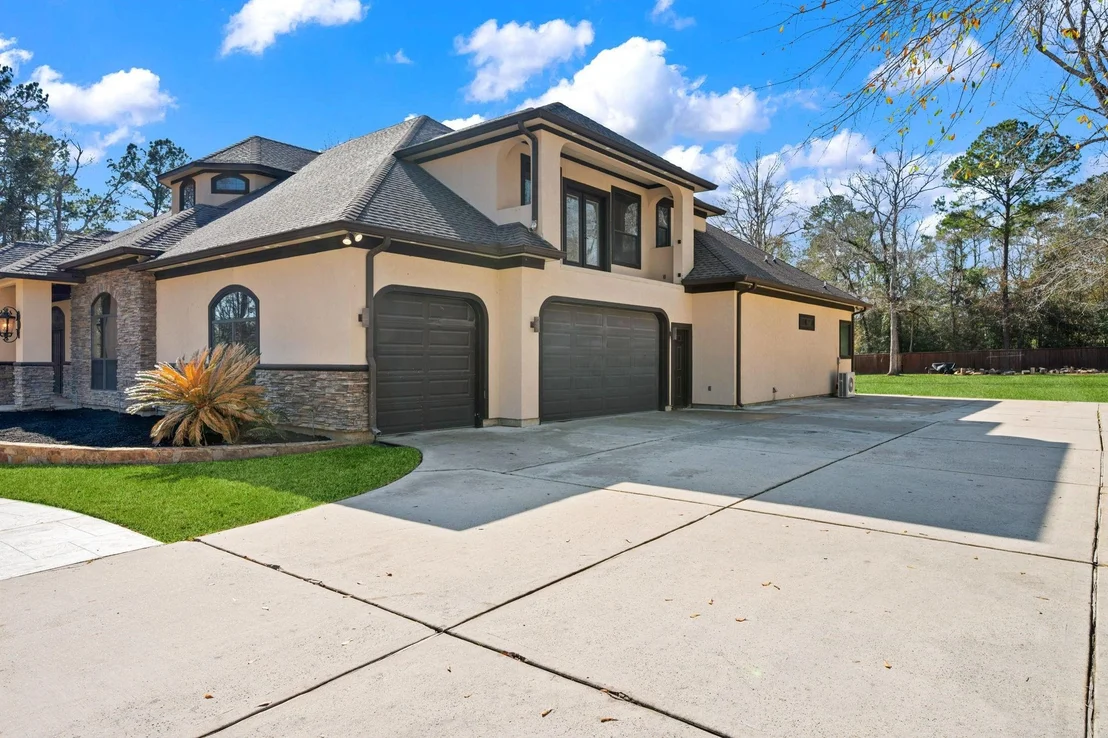 Photo of 9019 Stone Oak Drive