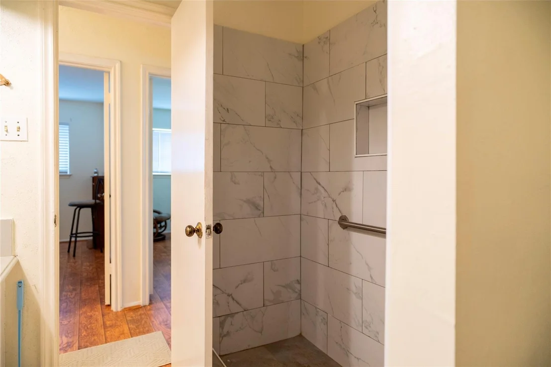 Photo of 8923 Hendon Lane