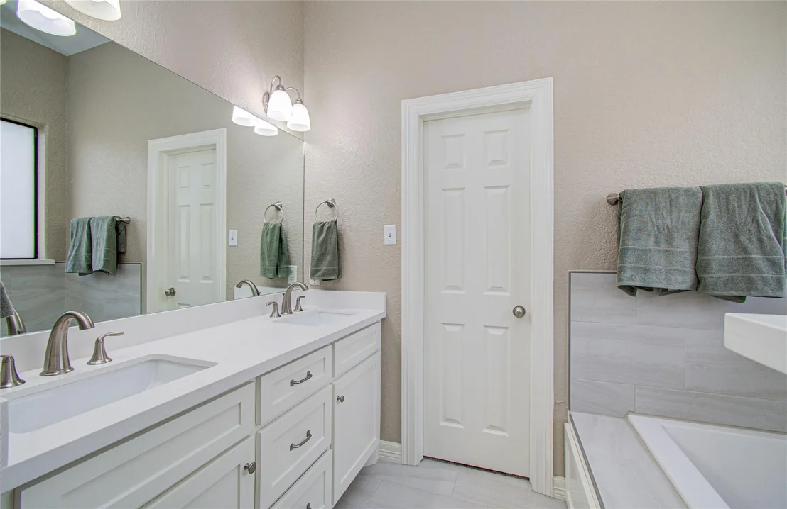 Photo of 805 Enchanted Oaks Drive