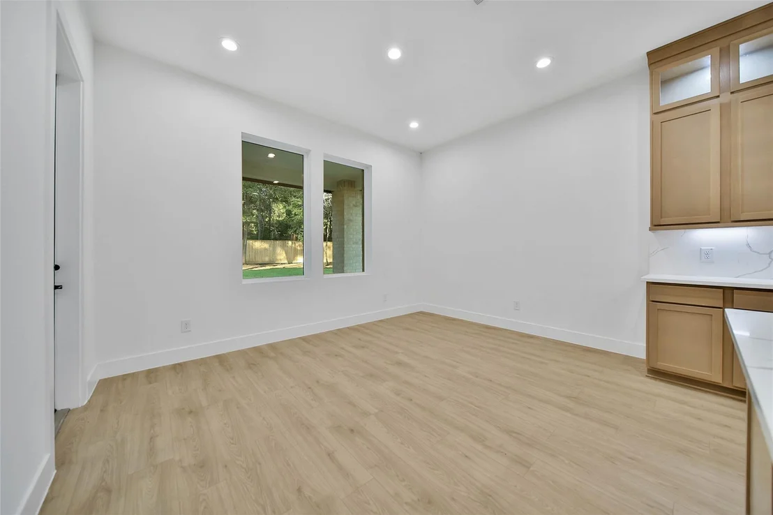 Photo of 352 Louvenia Court