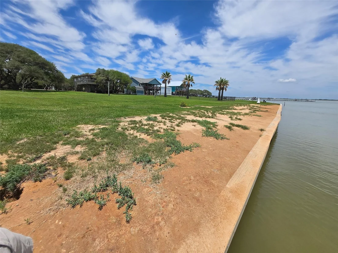 Photo of 2182 W Bayshore Drive