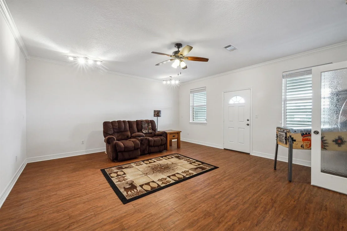 Photo of 33 Lakeside Drive