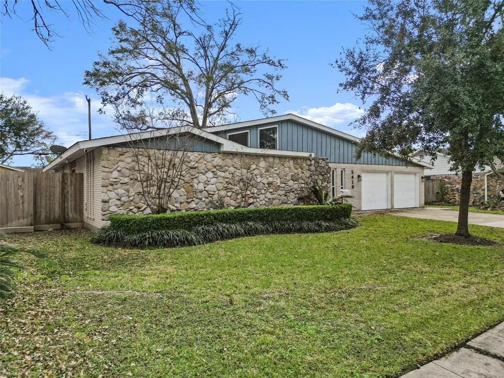 Photo of 5419 Saxon Drive