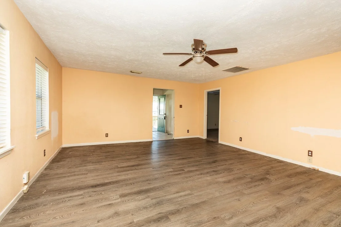 Photo of 910 Monument Drive