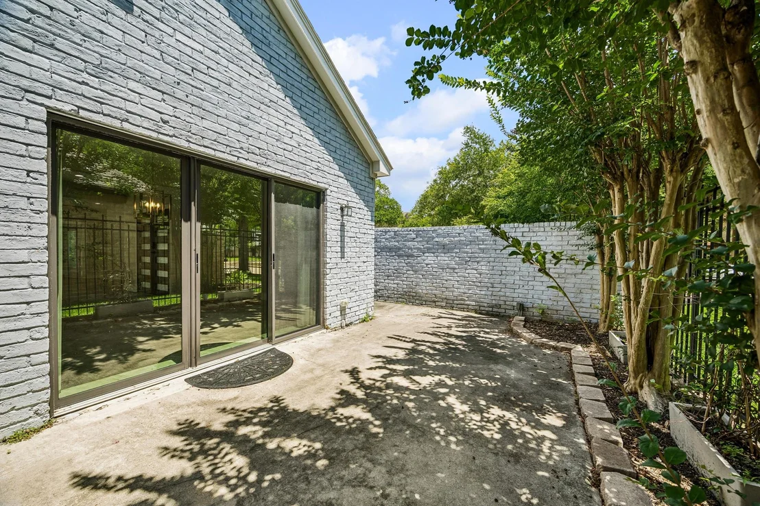 Photo of 922 Crossroads Drive