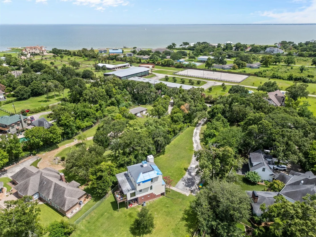 Photo of 570 Surf Oaks Drive